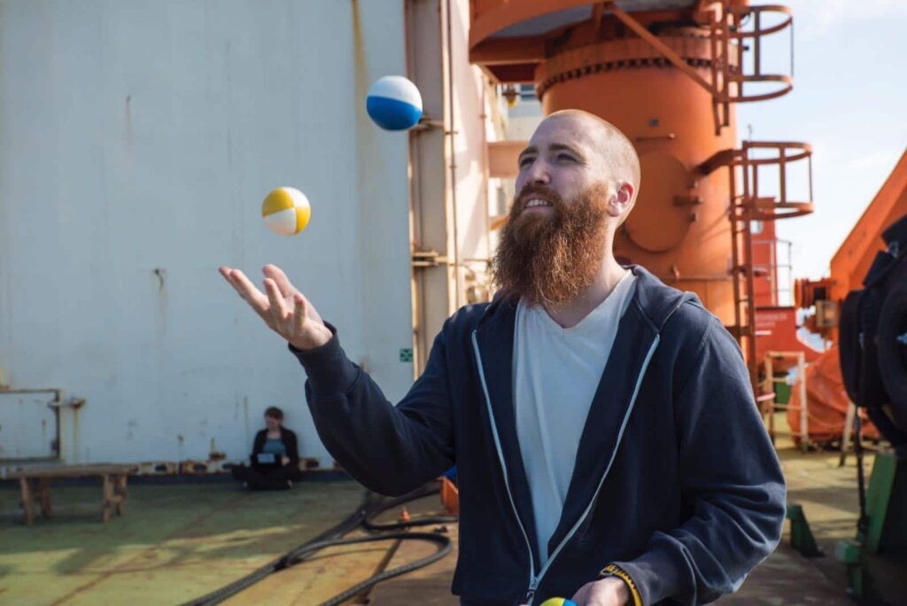 Tor Jensen, de l'Université d'Oslo, en Norvège, préfère le jonglage...
